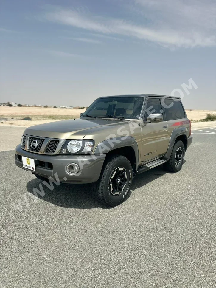 نيسان  باترول  سوبر سفاري  2021  عادي  116,376 كم  6 سلندر  دفع رباعي  اس يو في  ذهبي