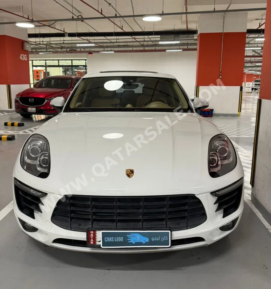 بورش  ماكان  اس  2015  اوتوماتيك  131,000 كم  6 سلندر  دفع رباعي  اس يو في  أبيض