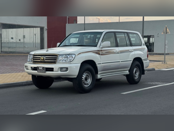 Toyota  Land Cruiser  GXR  2007  Automatic  399,000 Km  6 Cylinder  Four Wheel Drive (4WD)  SUV  White