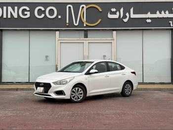 هيونداي  اكسنت  2020  اوتوماتيك  72,000 كم  4 سلندر  سحب امامي  سيدان  أبيض