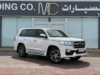 تويوتا  لاند كروزر  في اكس ار  2019  اوتوماتيك  257,000 كم  8 سلندر  دفع رباعي  اس يو في  أبيض