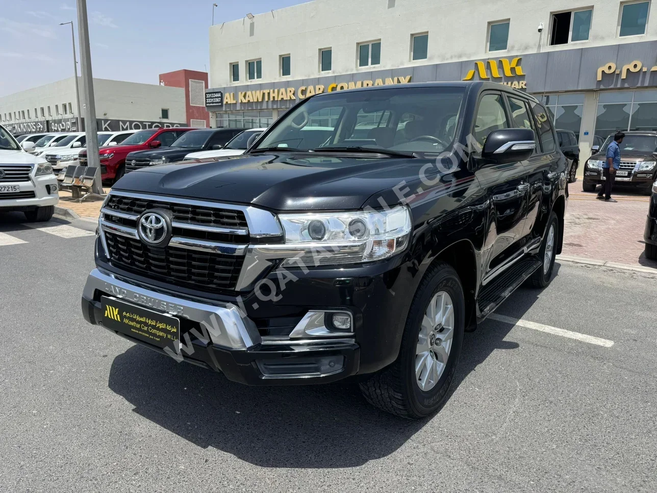 تويوتا  لاند كروزر  جي اكس ار  2021  اوتوماتيك  207,000 كم  8 سلندر  دفع رباعي  اس يو في  أسود