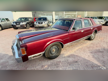 Lincoln  Town Car  1989  Automatic  235,000 Km  8 Cylinder  Rear Wheel Drive (RWD)  Sedan  Maroon