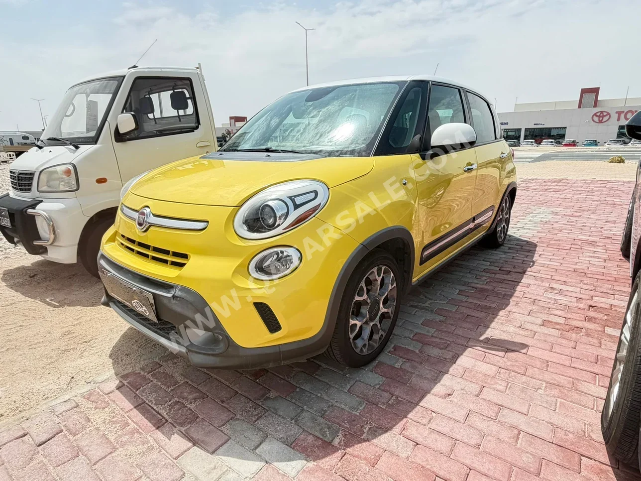 Fiat  500  L  2016  Automatic  77,000 Km  4 Cylinder  Front Wheel Drive (FWD)  Hatchback  Yellow