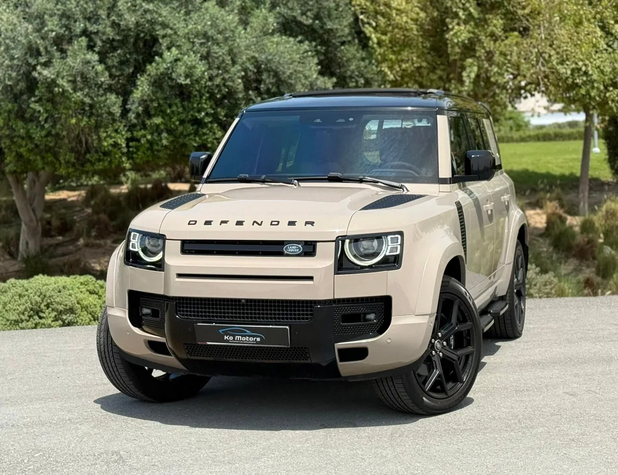 Land Rover  Defender  110 HSE  2020  Automatic  119,000 Km  6 Cylinder  Four Wheel Drive (4WD)  SUV  Beige