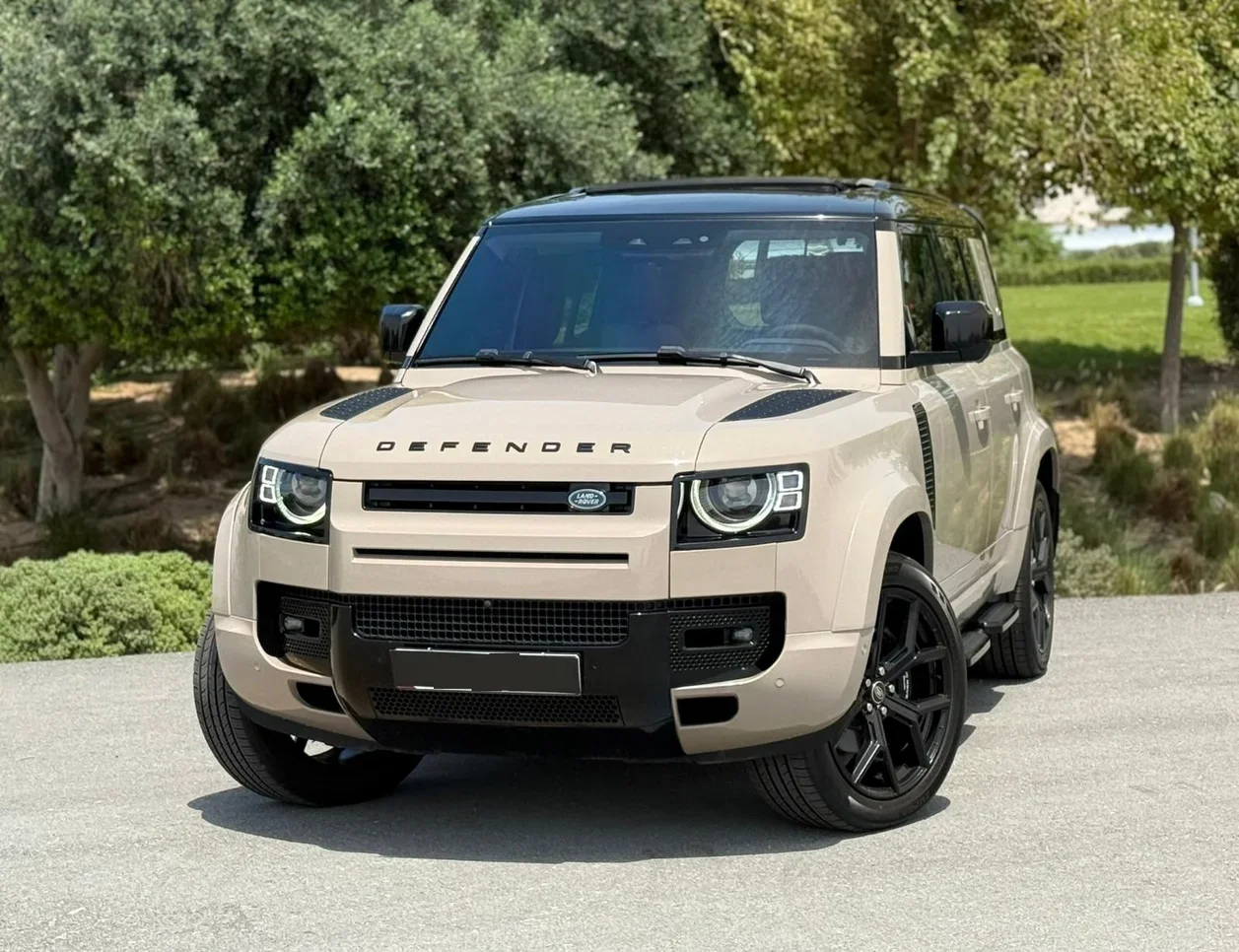 Land Rover  Defender  First Edition 110  2020  Automatic  119,000 Km  6 Cylinder  Four Wheel Drive (4WD)  SUV  Beige