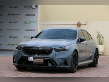 بي ام دبليو  الفئة - ام  5  2025  اوتوماتيك  12,000 كم  8 سلندر  دفع كلي مستمر  سيدان  رمادي  تحت الضمان