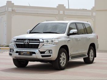 تويوتا  لاند كروزر  جي اكس ار  2021  اوتوماتيك  103,000 كم  6 سلندر  دفع رباعي  اس يو في  فضي