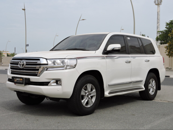 تويوتا  لاند كروزر  جي اكس ار  2017  اوتوماتيك  148,000 كم  8 سلندر  دفع رباعي  اس يو في  أبيض