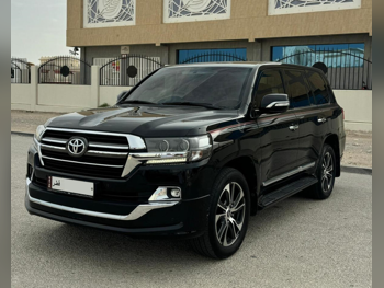 Toyota  Land Cruiser  GXR- Grand Touring  2020  Automatic  143,000 Km  8 Cylinder  Four Wheel Drive (4WD)  SUV  Black