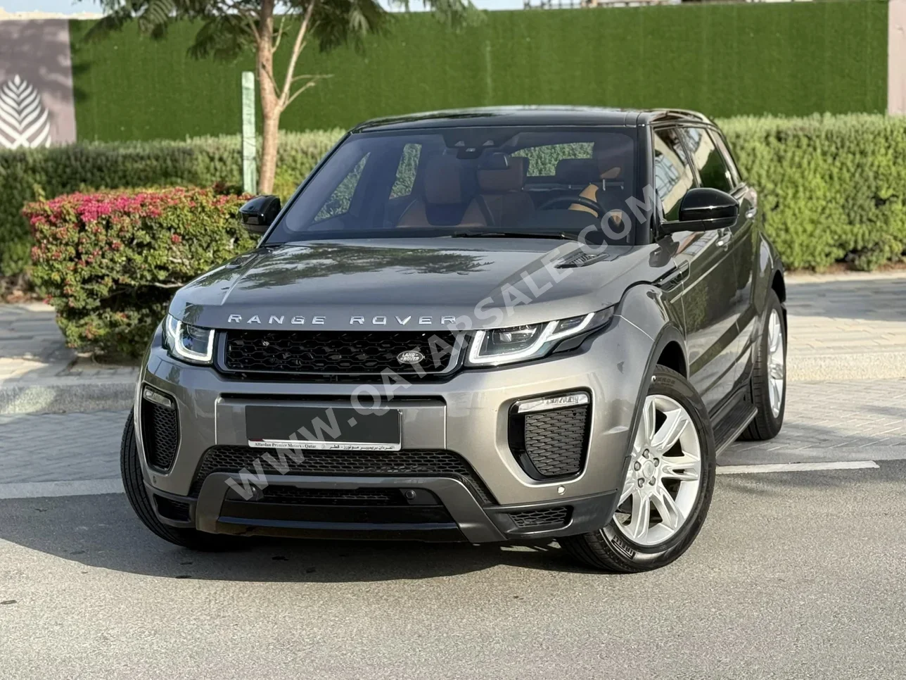 لاند روفر  أيفوك  ار- داينمك  2017  اوتوماتيك  89,900 كم  4 سلندر  دفع كلي مستمر  اس يو في  رمادي