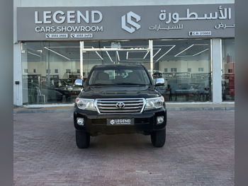 تويوتا  لاند كروزر  جي اكس ار - لمتيد  2015  اوتوماتيك  287,000 كم  8 سلندر  دفع رباعي  اس يو في  أسود
