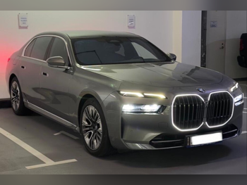 BMW  7-Series  735 Li  2023  Automatic  34,000 Km  6 Cylinder  All Wheel Drive (AWD)  Sedan  Gray  With Warranty
