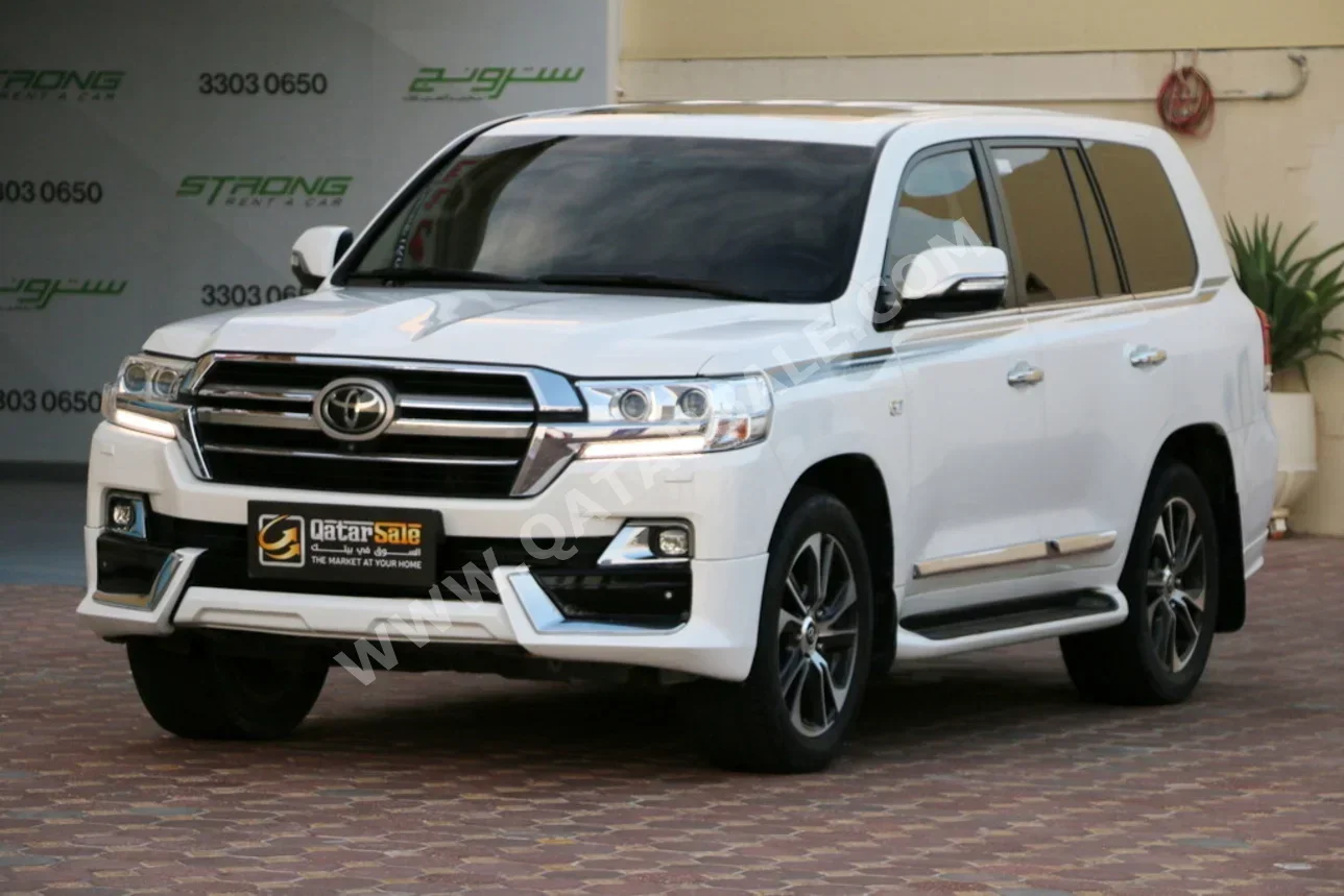 تويوتا  لاند كروزر  في اكس ار  2020  اوتوماتيك  137,000 كم  8 سلندر  دفع رباعي  اس يو في  أبيض