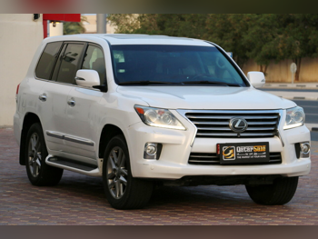 Lexus  LX  570  2013  Automatic  211,000 Km  8 Cylinder  Four Wheel Drive (4WD)  SUV  White