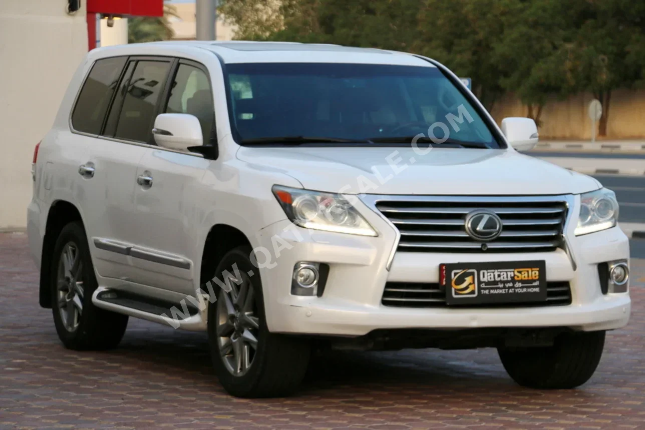 Lexus  LX  570  2013  Automatic  211,000 Km  8 Cylinder  Four Wheel Drive (4WD)  SUV  White