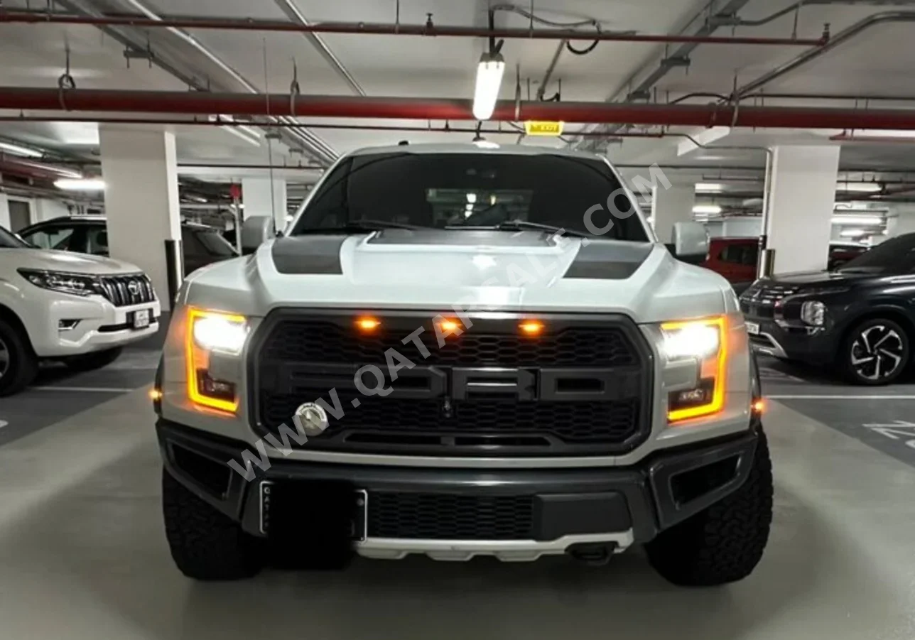 Ford Raptor SVT 2017 Automatic 120,000 Km 6 Cylinder Four Wheel Drive (4WD) Pick Up Gray