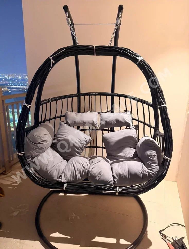 الأرائك والكنب والكراسي كرسي  - أسود