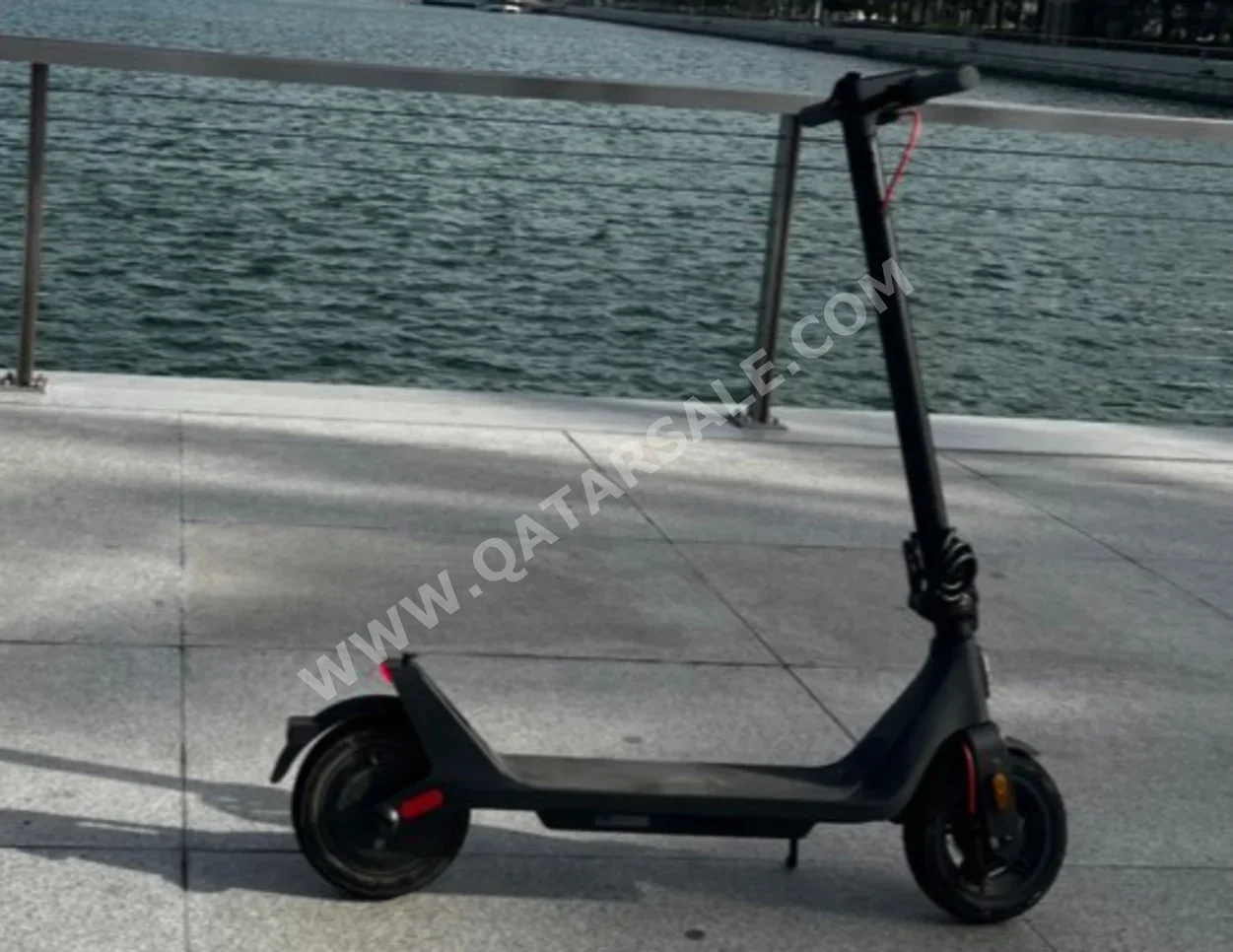 سكوترات سكوتر كهربائي  - أسود