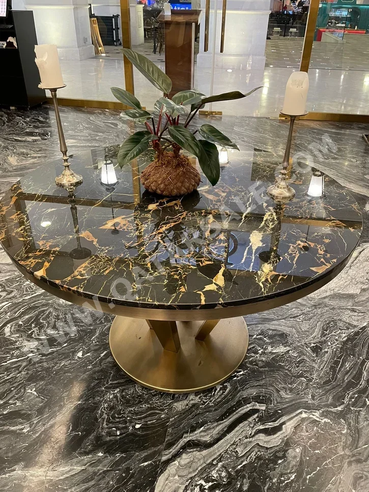 الطاولات والخزائن الجانبية طاولة متعددة الاستخدامات  - متعدد الألوان