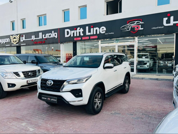 Toyota  FJ Cruiser  2023  Automatic  142,000 Km  6 Cylinder  Four Wheel Drive (4WD)  SUV  White  With Warranty
