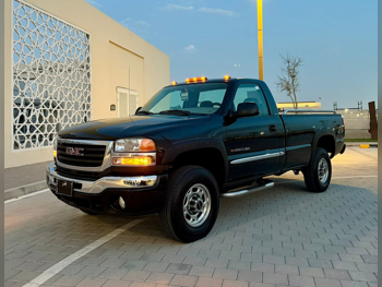 GMC  Sierra  2500 HD  2006  Automatic  155,000 Km  8 Cylinder  Four Wheel Drive (4WD)  Pick Up  Black
