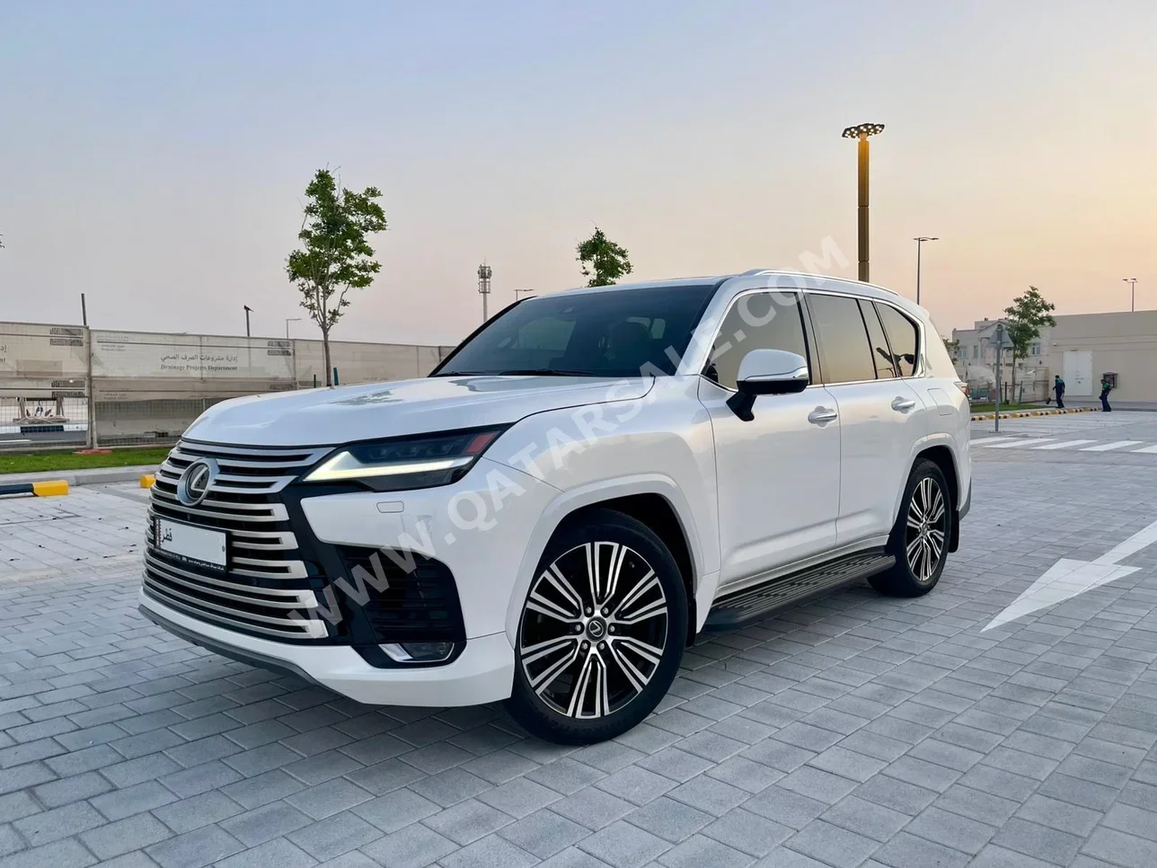 لكزس  ال اكس  600 لكجري  2024  اوتوماتيك  69,000 كم  6 سلندر  دفع رباعي  اس يو في  أبيض  تحت الضمان