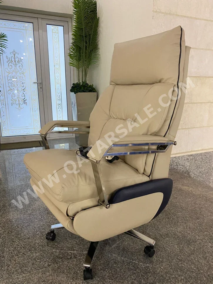 Desk Chairs Lifestyle  - Manager Chair  - White