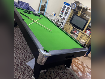 أخضر و أسود  طاولة بلياردو