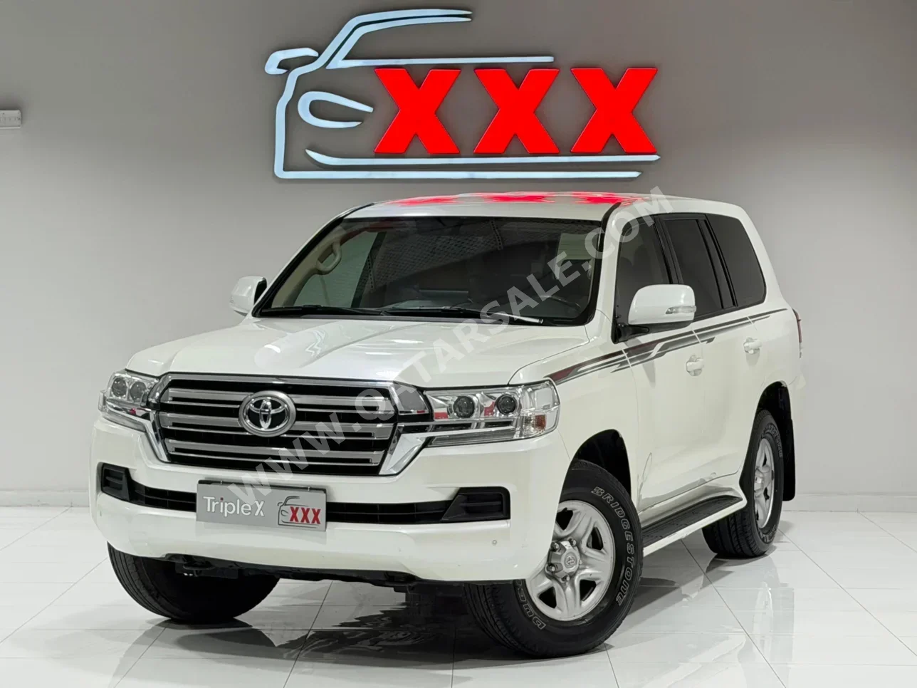 تويوتا  لاند كروزر  جي اكس ار  2021  اوتوماتيك  233,000 كم  6 سلندر  دفع رباعي  اس يو في  أبيض