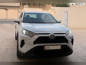 تويوتا  راف 4  2024  اوتوماتيك  32,000 كم  4 سلندر  دفع رباعي  اس يو في  أبيض  تحت الضمان