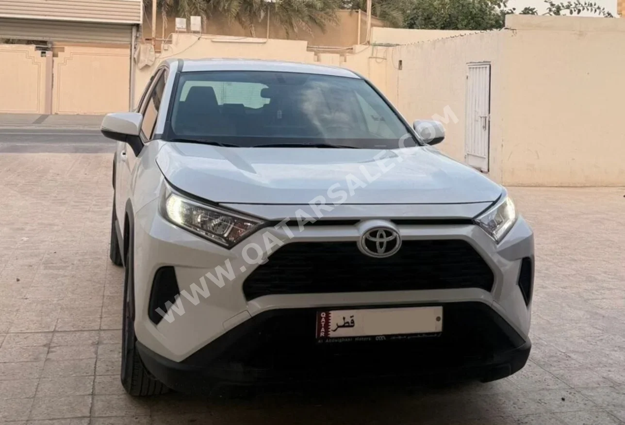 تويوتا  راف 4  2024  اوتوماتيك  32,000 كم  4 سلندر  دفع رباعي  اس يو في  أبيض  تحت الضمان