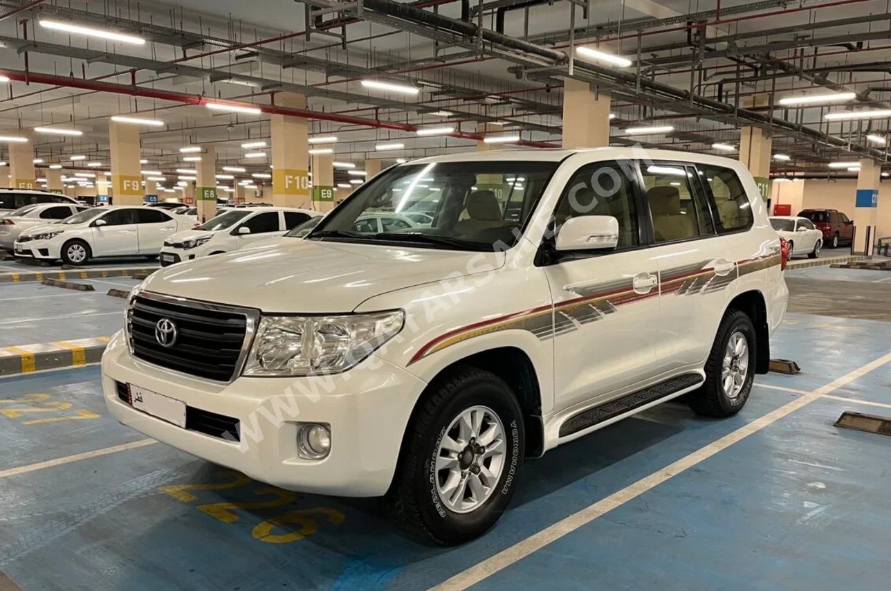 Toyota  Land Cruiser  GX  2012  Automatic  557,000 Km  6 Cylinder  Four Wheel Drive (4WD)  SUV  White