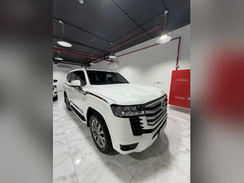 تويوتا  لاند كروزر  جي اكس ار توين توربو  2023  اوتوماتيك  88,000 كم  6 سلندر  دفع رباعي  اس يو في  أبيض  تحت الضمان