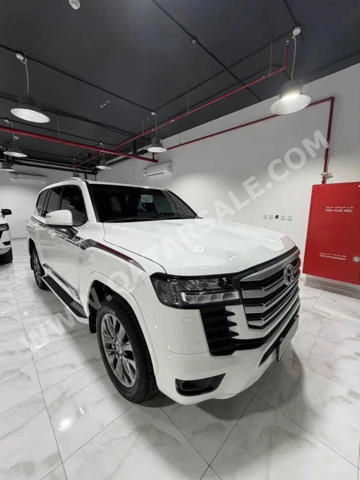 تويوتا  لاند كروزر  جي اكس ار توين توربو  2023  اوتوماتيك  88,000 كم  6 سلندر  دفع رباعي  اس يو في  أبيض  تحت الضمان