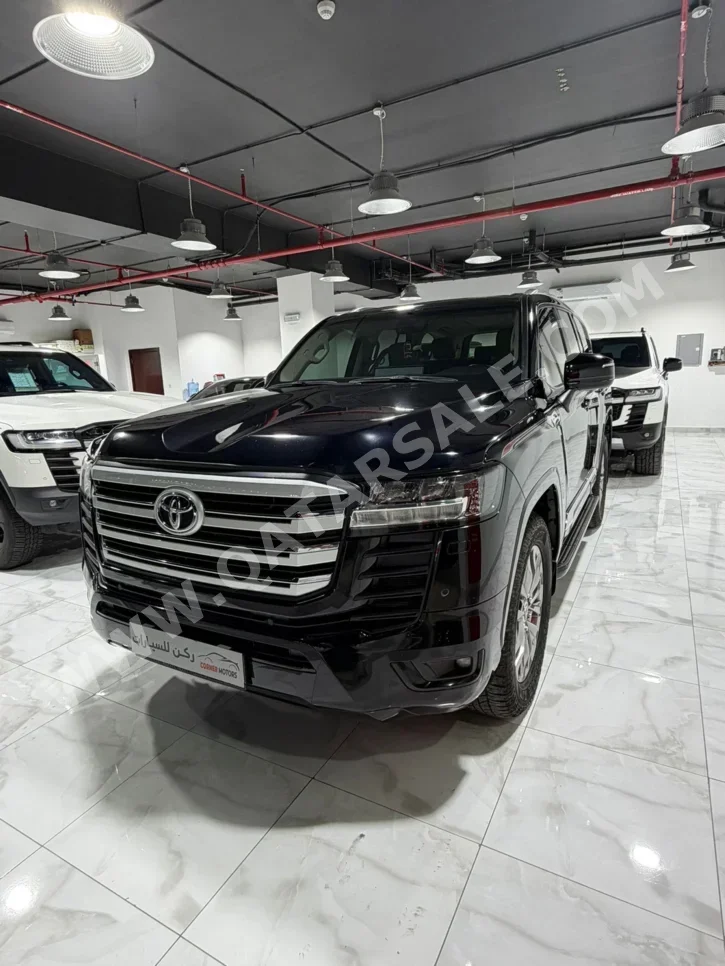 تويوتا  لاند كروزر  جي اكس ار توين توربو  2022  اوتوماتيك  114,000 كم  6 سلندر  دفع رباعي  اس يو في  أسود