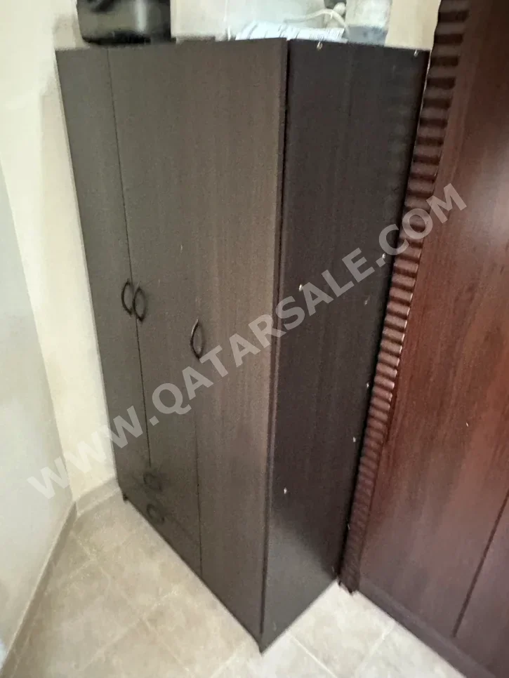 خزائن ودواليب الملابس والزينة - خزائن  - أسود