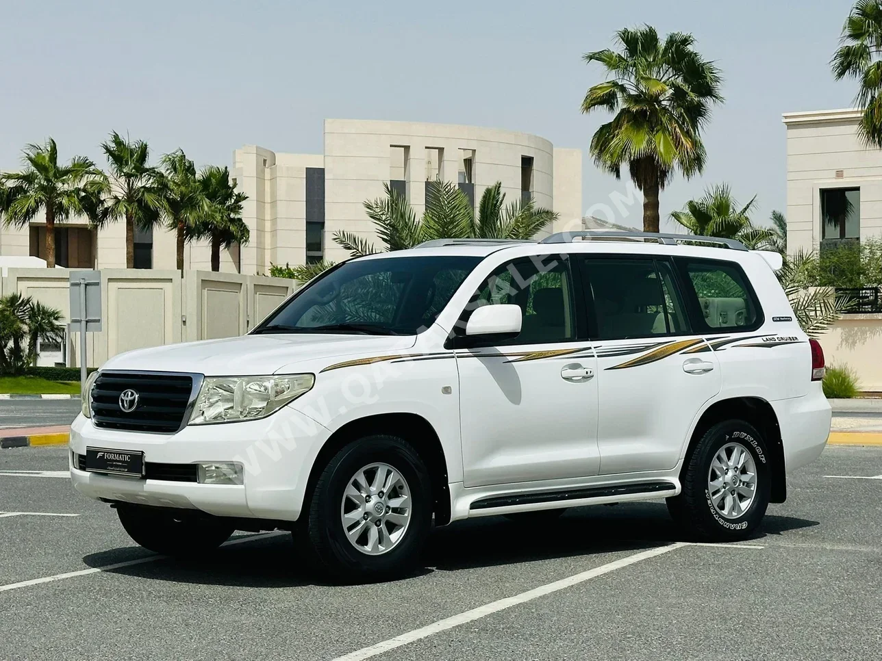 تويوتا  لاند كروزر  جي اكس  2011  اوتوماتيك  392,000 كم  6 سلندر  دفع رباعي  اس يو في  أبيض