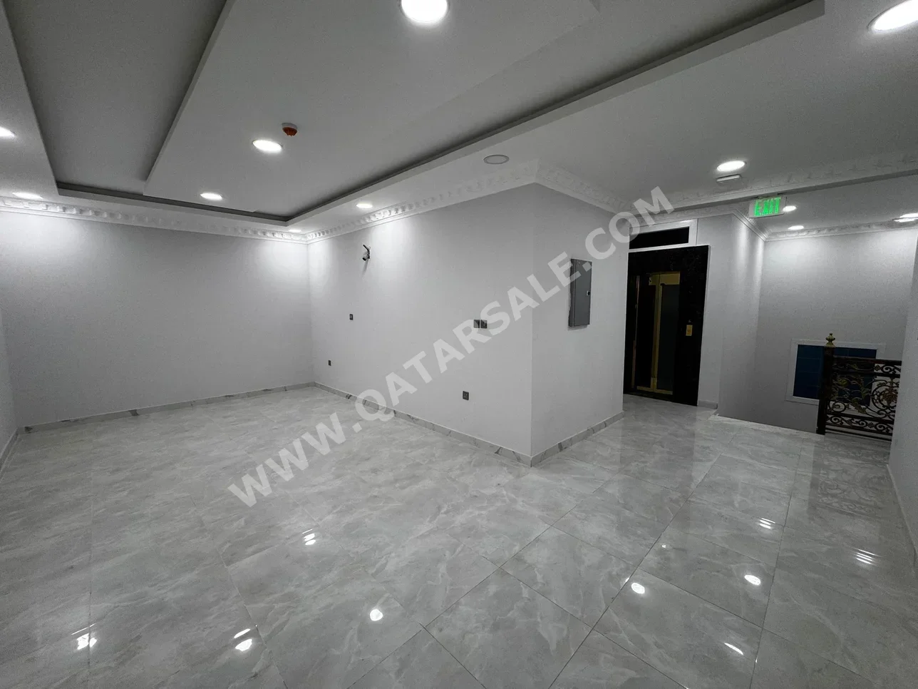 تجارية  - غير مفروشة  - الريان  - ازغوى  - 11 غرف نوم