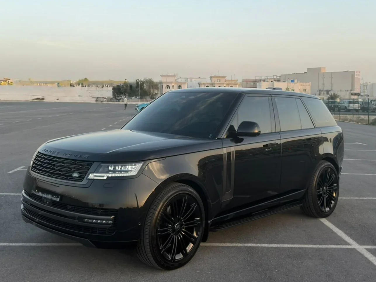 Land Rover  Range Rover  Vogue HSE  2025  Automatic  8,000 Km  6 Cylinder  Four Wheel Drive (4WD)  SUV  Black  With Warranty