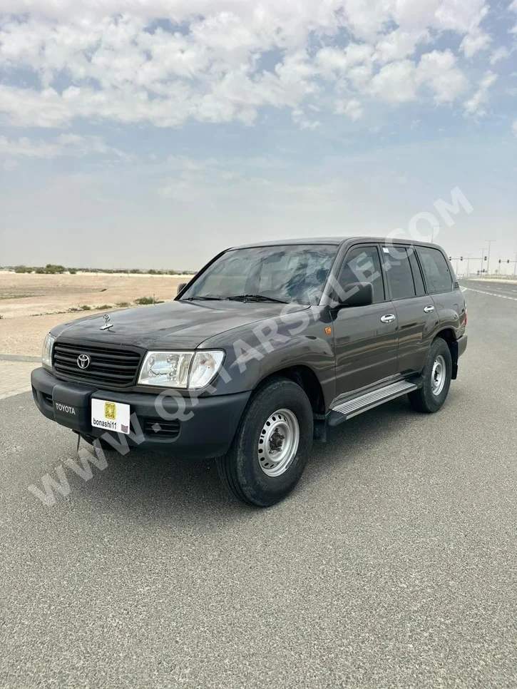 تويوتا  لاند كروزر  جي  2000  عادي  547,210 كم  6 سلندر  دفع رباعي  اس يو في  رمادي