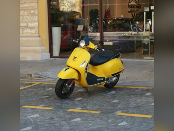 فيسبا  جي تي اس سوبر 300 -  2018 - اللون أصفر