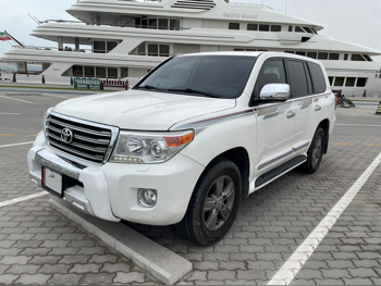 Toyota  Land Cruiser  GXR  2015  Automatic  182,000 Km  8 Cylinder  Four Wheel Drive (4WD)  SUV  White