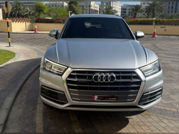 اودي كيو 5 45 TFSI Quattro 2018 اوتوماتيك 110,000 كم 4 سلندر دفع كلي مستمر اس يو في فضي
