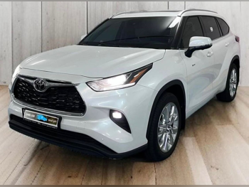 Toyota  Highlander  Limited  2025  Automatic  5,000 Km  4 Cylinder  Four Wheel Drive (4WD)  SUV  Pearl  With Warranty