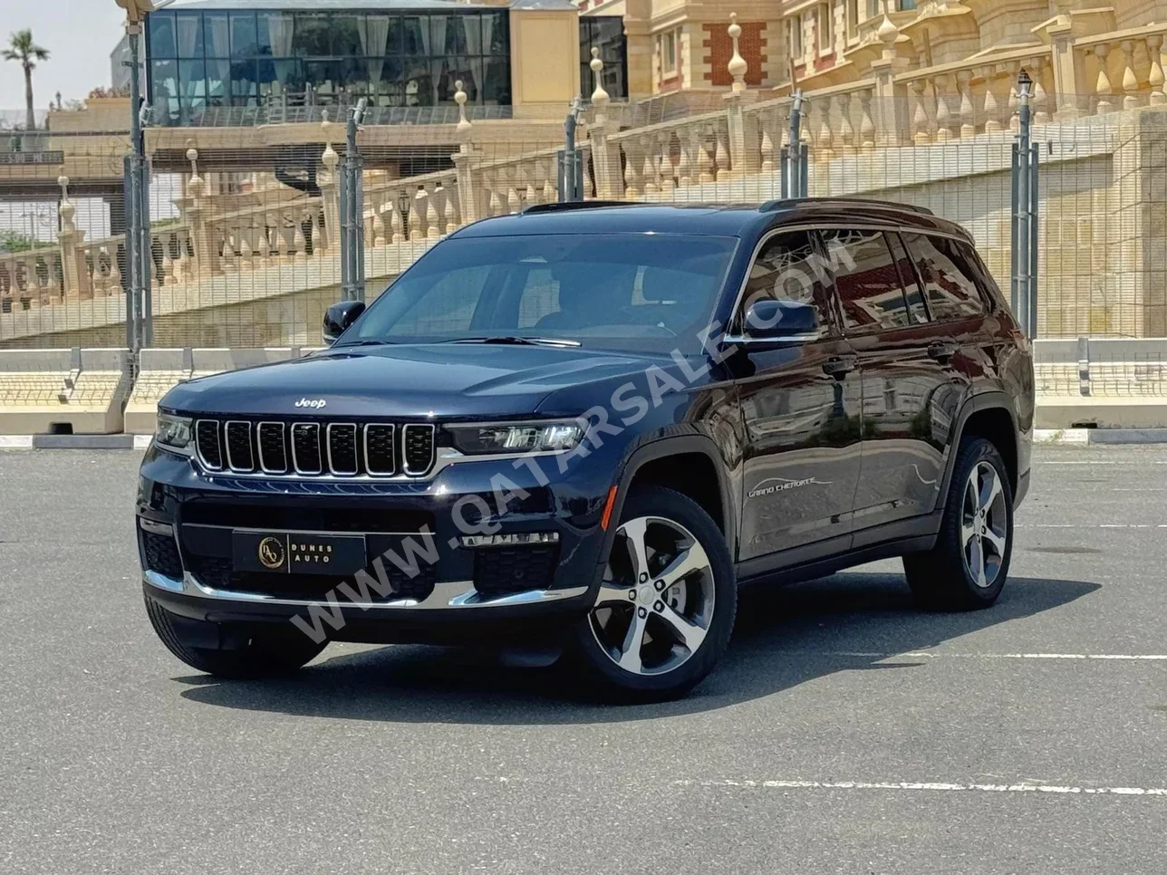 جييب  جراند شيروكي  لمتد لارج  2023  اوتوماتيك  66,000 كم  6 سلندر  دفع رباعي  اس يو في  أزرق غامق  تحت الضمان