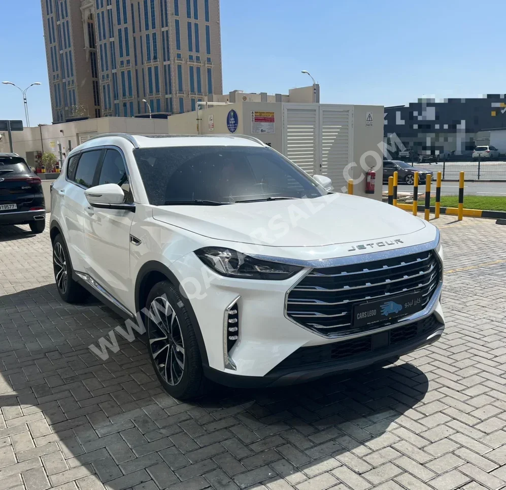 Jetour  X70  Plus  2025  Automatic  4,700 Km  4 Cylinder  Front Wheel Drive (FWD)  SUV  White  With Warranty