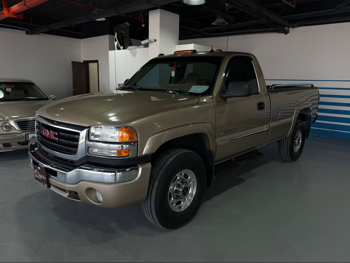GMC  Sierra  2500 HD  2004  Automatic  173,000 Km  8 Cylinder  Four Wheel Drive (4WD)  Pick Up  Gold