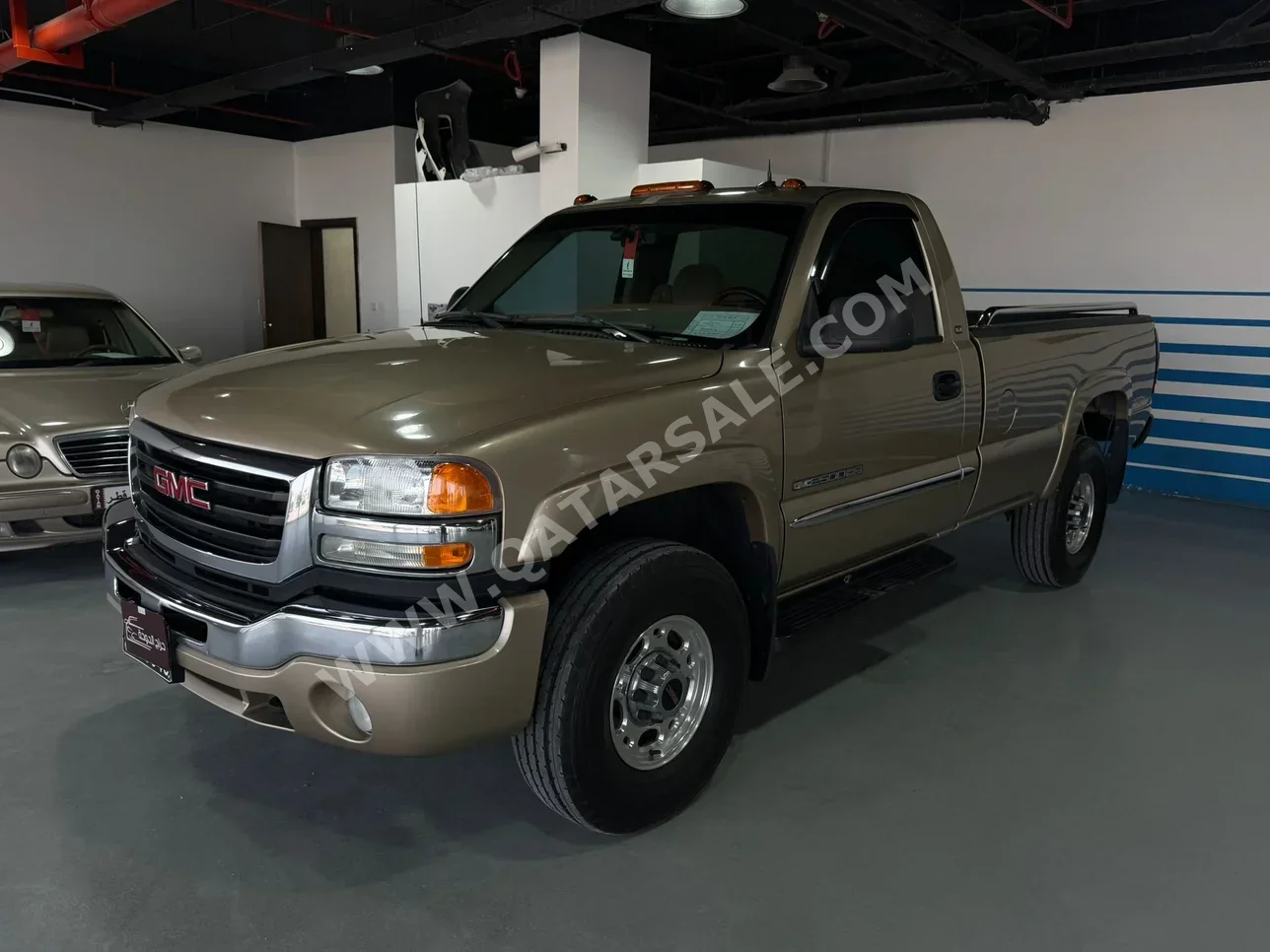 جي ام سي  سييرا  2500 HD  2004  اوتوماتيك  173,000 كم  8 سلندر  دفع رباعي  بيكب  ذهبي
