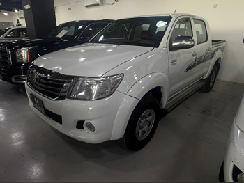 Toyota  Hilux  2013  Manual  220,000 Km  4 Cylinder  Four Wheel Drive (4WD)  Pick Up  White